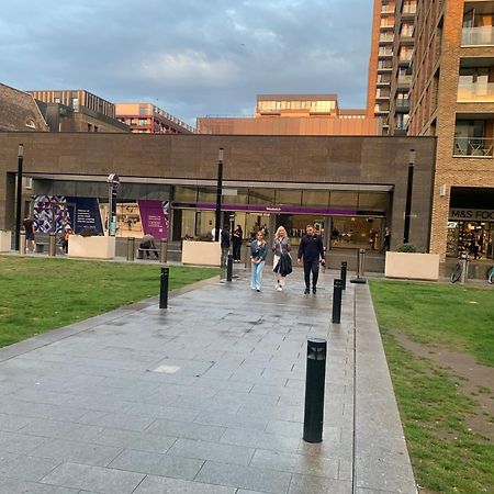 Luxury Riverside Apt With Easy Access To Central London, O2, Excel Centre And Parking Londres Exterior foto