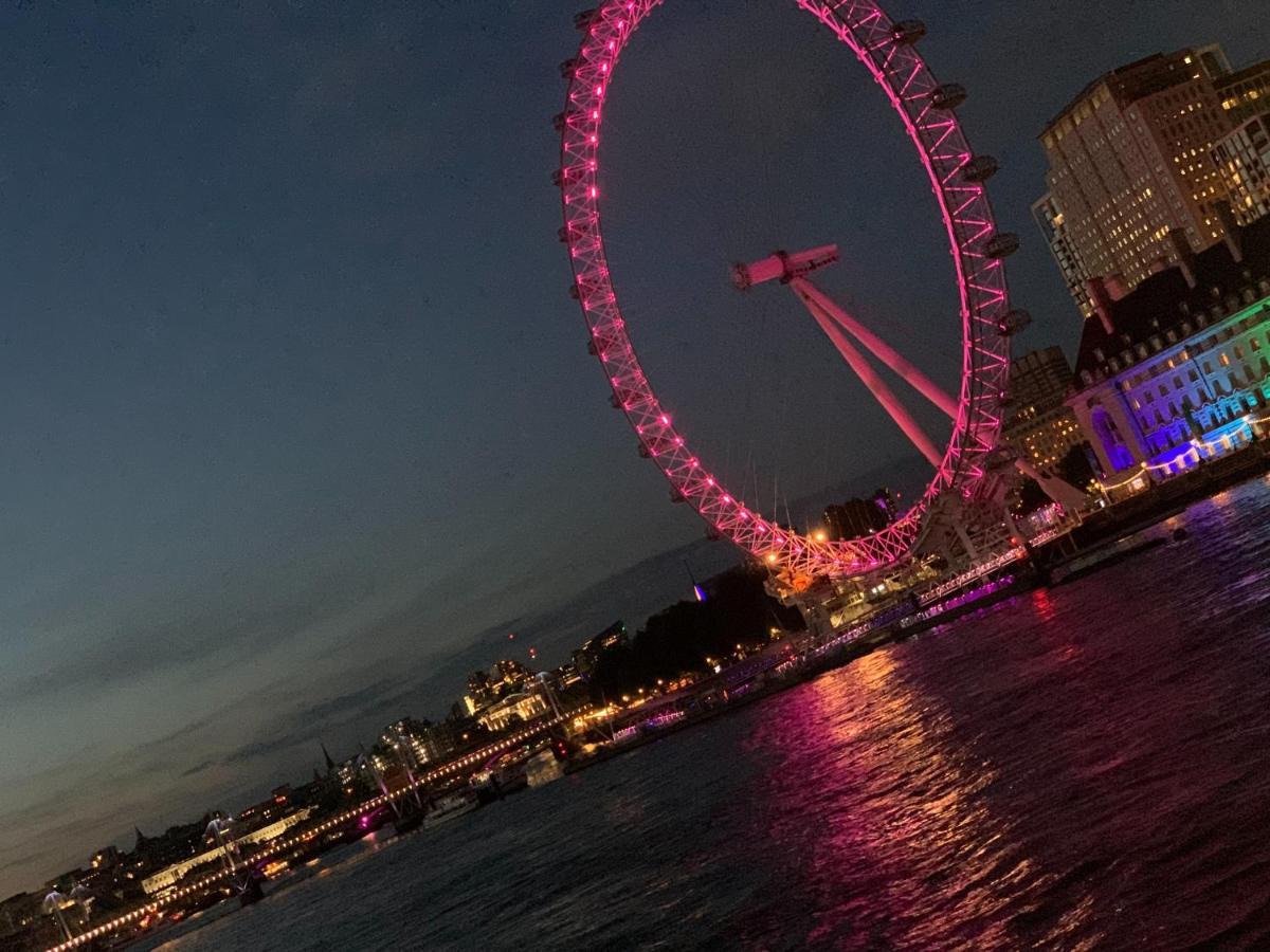 Luxury Riverside Apt With Easy Access To Central London, O2, Excel Centre And Parking Londres Exterior foto